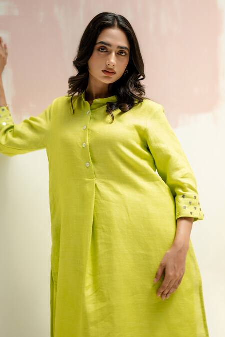 Prahnaaya_Green Linen Mandarin Collar Sublime Neon Kurta And Pant Set_Online_at_Aza_Fashions