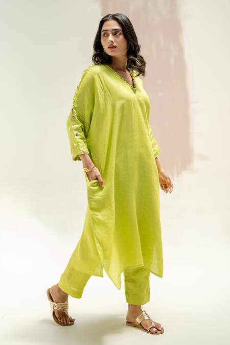 Prahnaaya_Green Linen Embroidery V-neck Sublime Neon Kurta Set_Online_at_Aza_Fashions