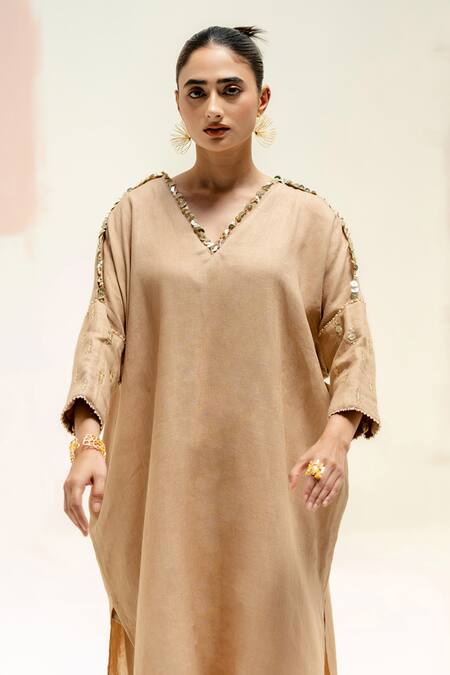 Buy_Prahnaaya_Beige Linen Embroidery V-neck Star Antifit Kurta Set