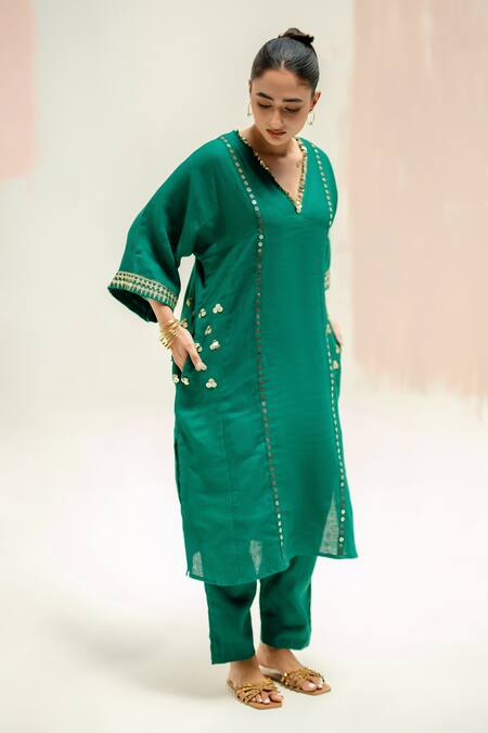 Prahnaaya_Green Linen Embroidery V-neck Aaram Choga Kurta Set_Online_at_Aza_Fashions