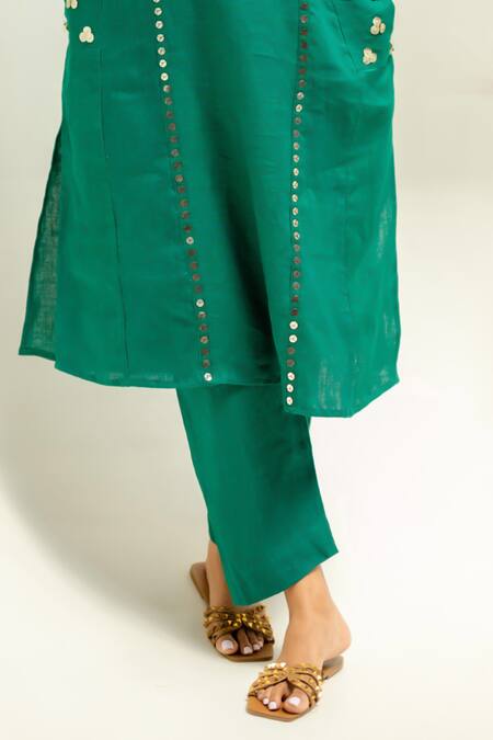 Prahnaaya_Green Linen Embroidery V-neck Aaram Choga Kurta Set_at_Aza_Fashions