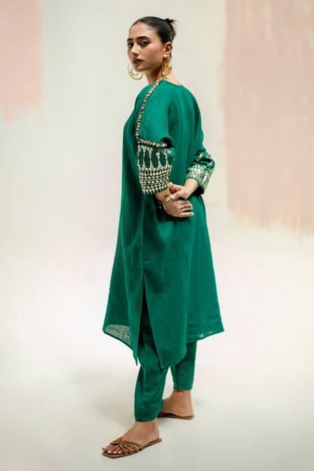 Prahnaaya_Green Linen V-neck Chamakeen Antifit Kurta And Pant Set_Online_at_Aza_Fashions