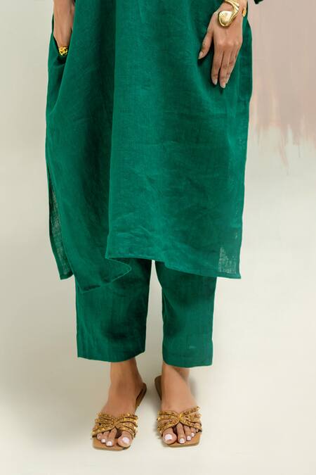 Buy_Prahnaaya_Green Linen V-neck Chamakeen Antifit Kurta And Pant Set_Online_at_Aza_Fashions