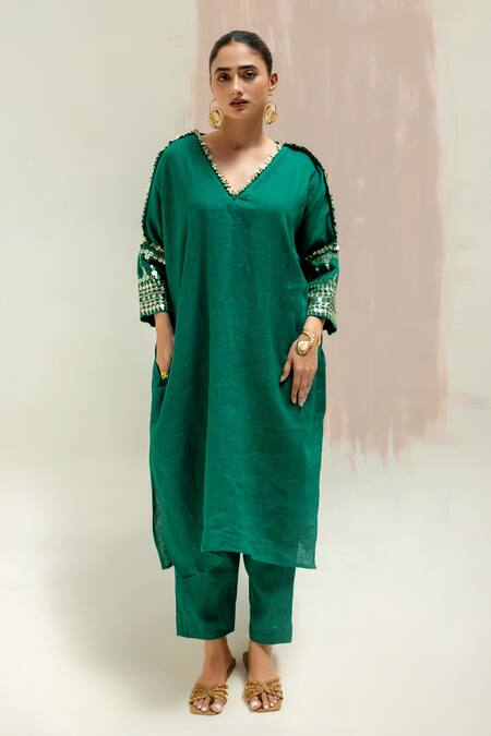 Shop_Prahnaaya_Green Linen V-neck Chamakeen Antifit Kurta And Pant Set_Online_at_Aza_Fashions