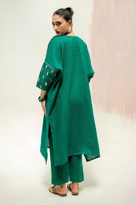 Shop Prahnaaya Green Linen V-neck Star Antifit Kurta Set at Aza Fashions Shop_Prahnaaya_Green Linen V-neck Star Antifit Kurta Set_at_Aza_Fashions
