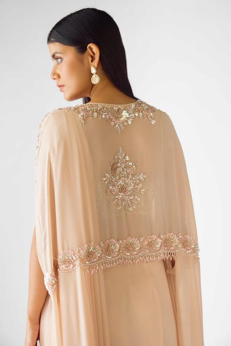 Basanti - Kapde Aur Koffee_Peach Georgette Sequins, Pearls Sweetheart Neck Pre-draped Saree Set_Online_at_Aza_Fashions