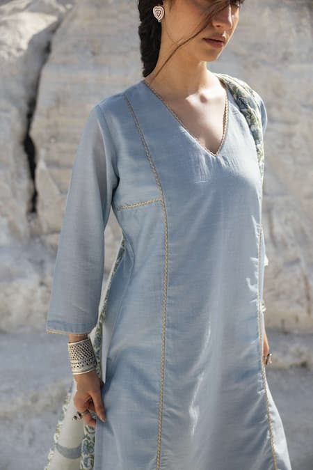 Karaj Jaipur Blue Chanderi, Cotton Embroidery V-neck Powder Straight Kurta Set Online at Aza Fashions Karaj Jaipur_Blue Chanderi, Cotton Embroidery V-neck Powder Straight Kurta Set _Online_at_Aza_Fashions
