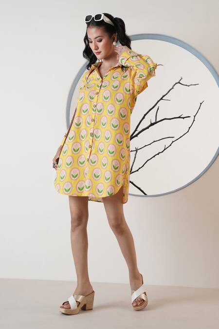 Surabhi Arya_Yellow Poplin Collared Floral Print Short Dress _Online_at_Aza_Fashions