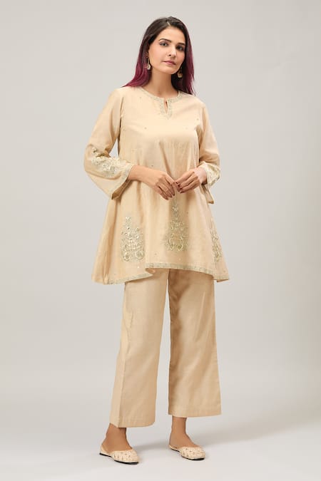 Shop Samyukta Singhania Beige Chanderi Sequins, Embroidery Keyhole Neck Kurta Set Online at Aza Fashions Shop_Samyukta Singhania_Beige Chanderi Sequins, Embroidery Keyhole Neck Kurta Set_Online_at_Aza_Fashions