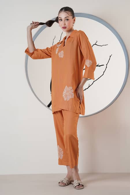 Surabhi Arya Orange Linen Embroidery Split V-neck Thread Pant Set at Aza Fashions Surabhi Arya_Orange Linen Embroidery Split V-neck Thread Pant Set _at_Aza_Fashions