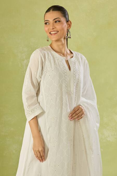 House Of Kotwara White Cotton, Kota Doria Embroidery Split V-neck Kurta Set Online at Aza Fashions House Of Kotwara_White Cotton, Kota Doria Embroidery Split V-neck Kurta Set _Online_at_Aza_Fashions