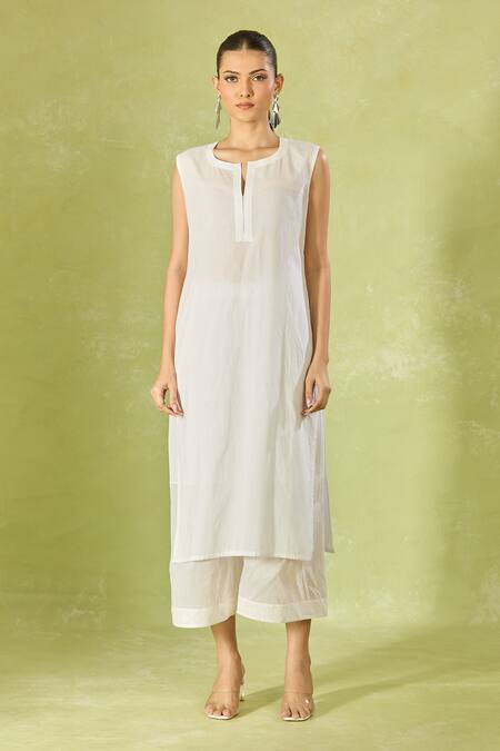 House Of Kotwara White Cotton, Organza, Kota Doria Embroidery Split V-neck Straight Kurta Set Online at Aza Fashions House Of Kotwara_White Cotton, Organza, Kota Doria Embroidery Split V-neck Straight Kurta Set _Online_at_Aza_Fashions