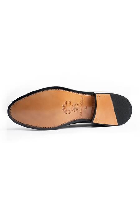 Buy Whitemuds Black Alwar Suede Shoes Online at Aza Fashions Buy_Whitemuds_Black Alwar Suede Shoes _Online_at_Aza_Fashions