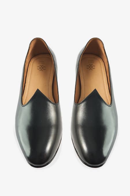 Shop Whitemuds Black Sirohi Leather Shoes at Aza Fashions Shop_Whitemuds_Black Sirohi Leather Shoes _at_Aza_Fashions