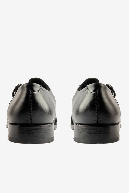 Buy_Whitemuds_Black Cut Work Giza Leather Sandals _Online_at_Aza_Fashions