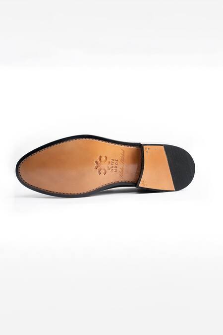 Buy Whitemuds Brown Sikar Semi Floral Walnut Jutties Online at Aza Fashions Buy_Whitemuds_Brown Sikar Semi Floral Walnut Jutties _Online_at_Aza_Fashions