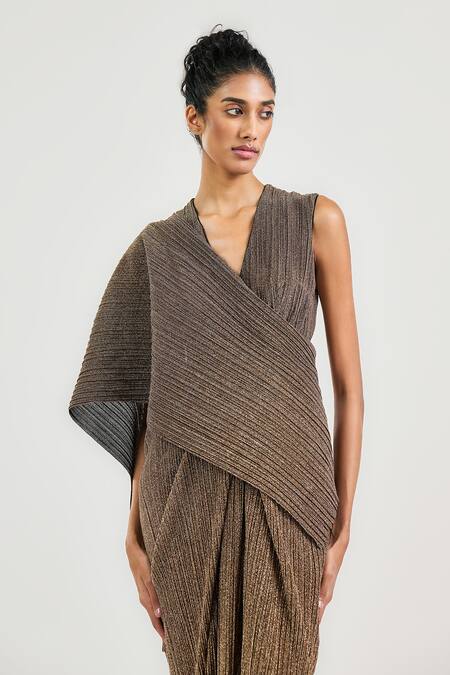 Ott Gold V-neck Crinkle Draped Saree Gown Online at Aza Fashions Ott_Gold V-neck Crinkle Draped Saree Gown _Online_at_Aza_Fashions