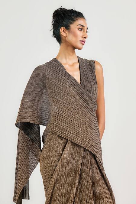 Buy Ott Gold V-neck Crinkle Draped Saree Gown Online at Aza Fashions Buy_Ott_Gold V-neck Crinkle Draped Saree Gown _Online_at_Aza_Fashions