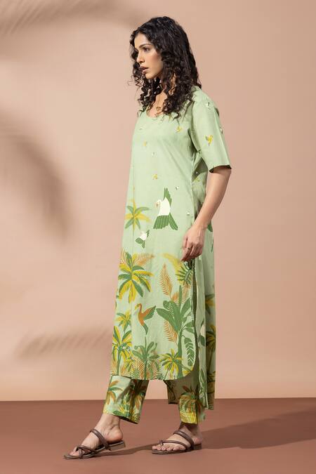 Thee Modern Roots Green Cotton Embroidery Round Neck Forest Moss Kurta Set at Aza Fashions Thee Modern Roots_Green Cotton Embroidery Round Neck Forest Moss Kurta Set _at_Aza_Fashions