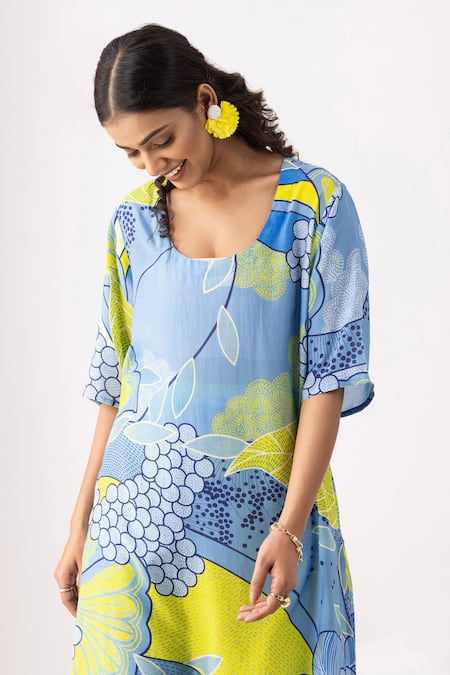 Thee Modern Roots Blue Bamboo, Muslin Round Neck Mystical Ocean Kurta Set at Aza Fashions Thee Modern Roots_Blue Bamboo, Muslin Round Neck Mystical Ocean Kurta Set _at_Aza_Fashions