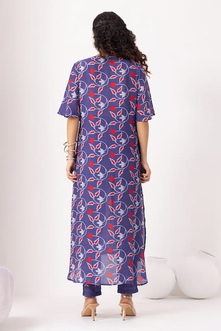 Shop Thee Modern Roots Blue Muslin Round Neck Autumn Ink Kurta Set at Aza Fashions Shop_Thee Modern Roots_Blue Muslin Round Neck Autumn Ink Kurta Set _at_Aza_Fashions