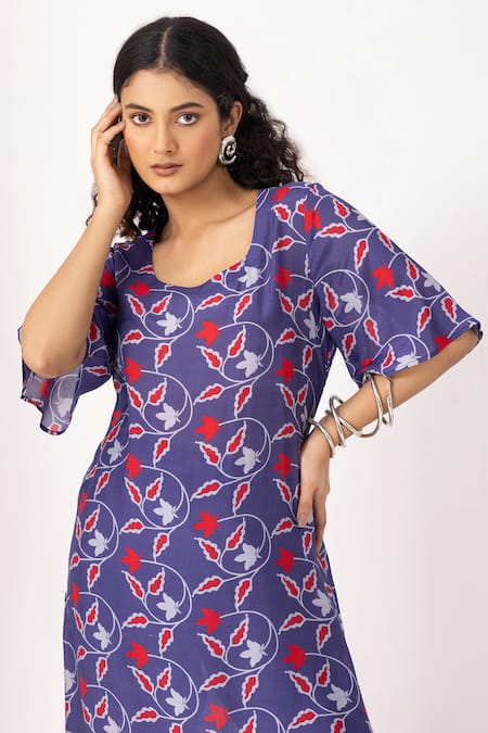 Thee Modern Roots Blue Muslin Round Neck Autumn Ink Kurta Set at Aza Fashions Thee Modern Roots_Blue Muslin Round Neck Autumn Ink Kurta Set _at_Aza_Fashions