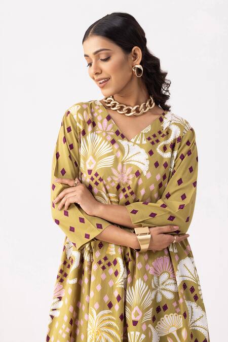 Thee Modern Roots Beige Cotton V-neck Desert Palm Printed Kurta Set at Aza Fashions Thee Modern Roots_Beige Cotton V-neck Desert Palm Printed Kurta Set _at_Aza_Fashions