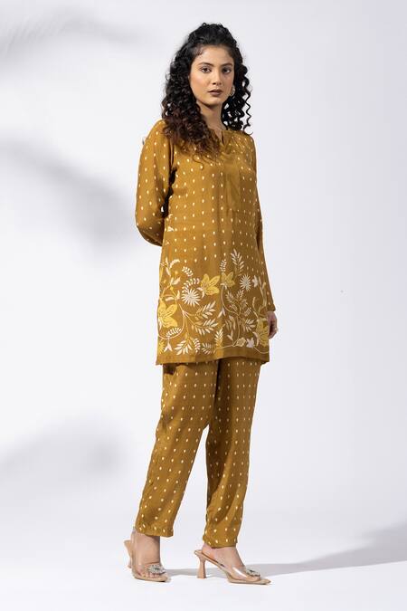 Buy_Thee Modern Roots_Yellow Muslin Embroidery Open Neck Earthy Bloom Kurta Set _Online_at_Aza_Fashions