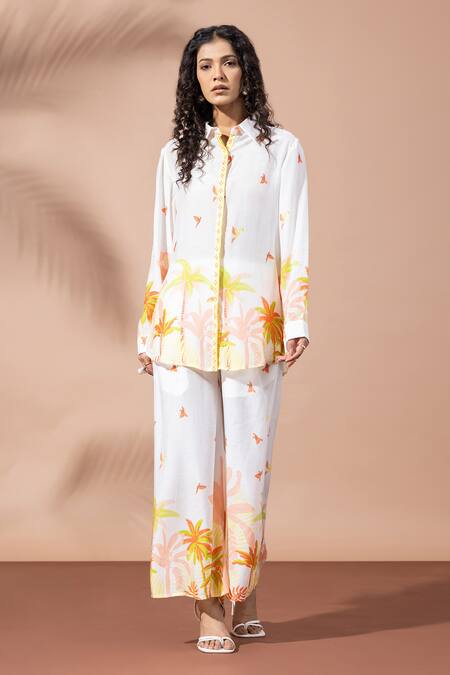 Buy Thee Modern Roots Ivory Bamboo Collared Floral Motif Shirt Online at Aza Fashions Buy_Thee Modern Roots_Ivory Bamboo Collared Floral Motif Shirt _Online_at_Aza_Fashions