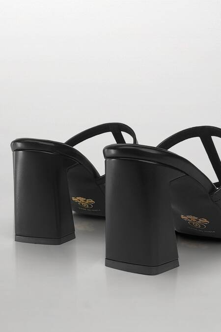 Shop Signature Sole Black Onyx Curve Block Heel Sandals Online at Aza Fashions Shop_Signature Sole_Black Onyx Curve Block Heel Sandals _Online_at_Aza_Fashions