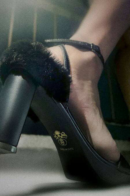 Shop Signature Sole Black Noir Fur Trim Block Heel Sandals Online at Aza Fashions Shop_Signature Sole_Black Noir Fur Trim Block Heel Sandals _Online_at_Aza_Fashions