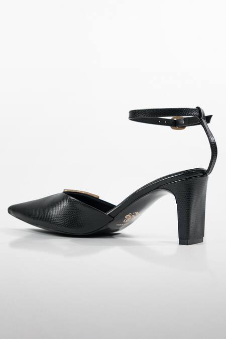 Signature Sole_Black Buckles Textured Pointed-toe Block Heels _Online_at_Aza_Fashions