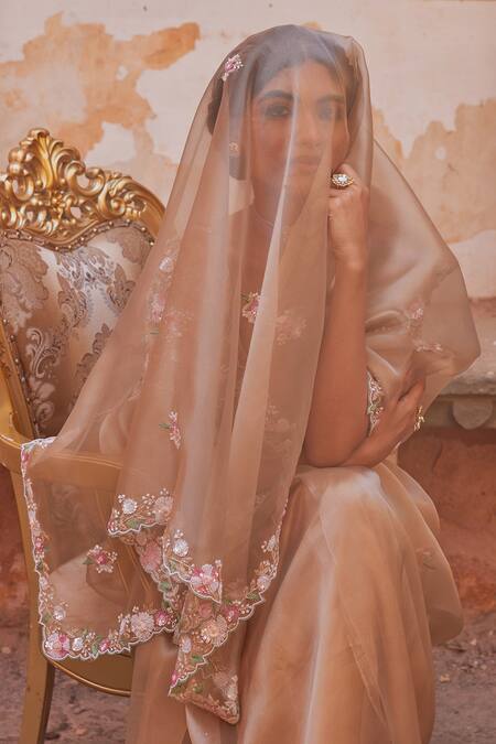 Buy Geroo Jaipur Gold Tissue Embroidery Round Neck Antique Saree Set Online at Aza Fashions Buy_Geroo Jaipur_Gold Tissue Embroidery Round Neck Antique Saree Set _Online_at_Aza_Fashions