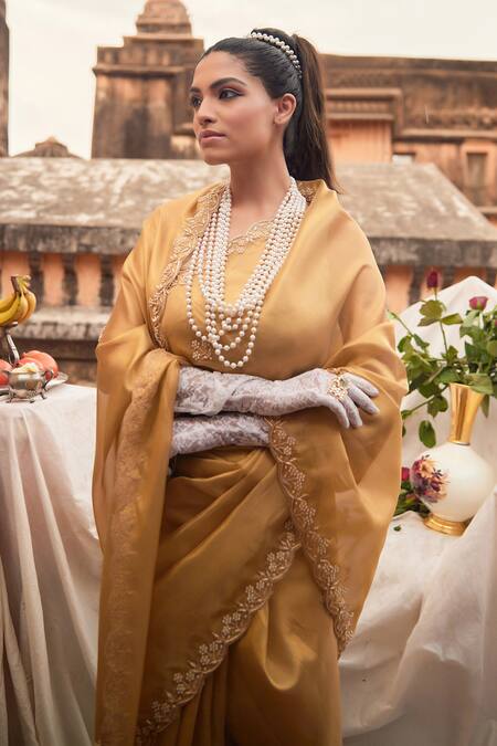 Geroo Jaipur Gold Tissue, Brocade Zari, Embroidery Zardozi Embellished Saree Set Online at Aza Fashions Geroo Jaipur_Gold Tissue, Brocade Zari, Embroidery Zardozi Embellished Saree Set _Online_at_Aza_Fashions