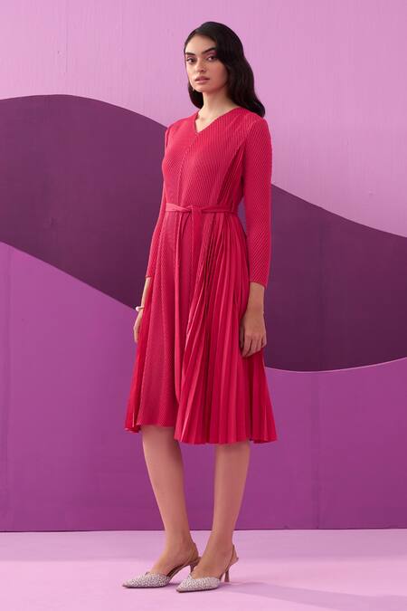 Pleats By Aruni_Fuchsia Polyester V-neck Pleated Midi Dress With Belt_Online_at_Aza_Fashions