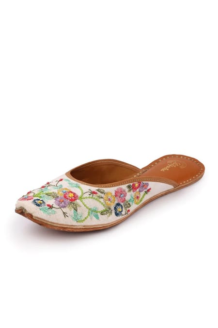 Shilpsutra Amaryllies Open Juttis 