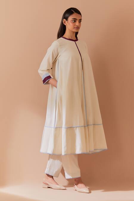 Priya Chaudhary_White Chanderi Round Neck White-blue Kurta Set _Online_at_Aza_Fashions