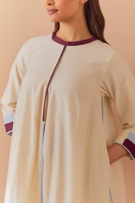 Buy_Priya Chaudhary_White Chanderi Round Neck White-blue Kurta Set 