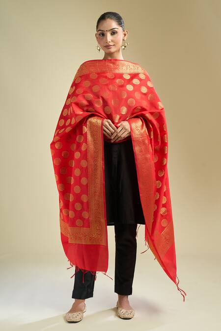 Samyukta Singhania_Red Silk Zari And Gold Banarsi Blend Dupatta_Online_at_Aza_Fashions