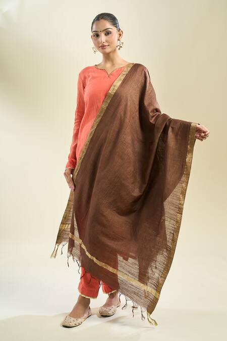 Samyukta Singhania_Brown Coffee And Gold-toned Cotton Tussar Dupatta_at_Aza_Fashions