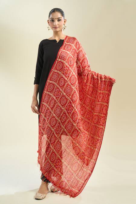 Samyukta Singhania_Red Printed Bandhani Dupatta_Online_at_Aza_Fashions
