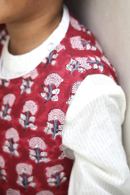 Petite Pomme_White Cotton Sequins Crimson Dahlia Kurta Set With Bundi _at_Aza_Fashions