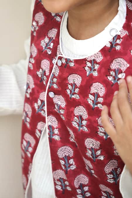 Buy_Petite Pomme_White Cotton Sequins Crimson Dahlia Kurta Set With Bundi 