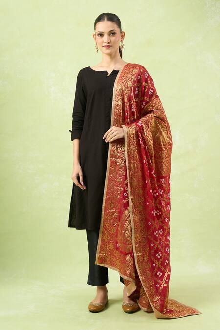 Buy Naintara Bajaj Red Silk Woven Banarasi Bandhej Dupatta Online at Aza Fashions Buy_Naintara Bajaj_Red Silk Woven Banarasi Bandhej Dupatta _Online_at_Aza_Fashions