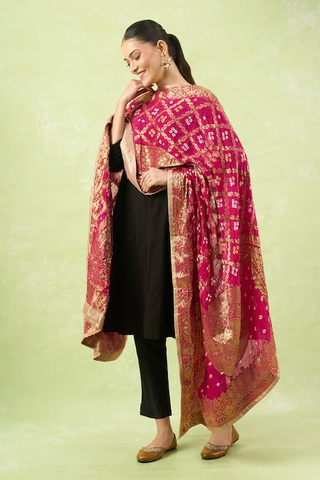 Naintara Bajaj Pink Silk Woven Design Banarasi Bandhej Dupatta Online at Aza Fashions Naintara Bajaj_Pink Silk Woven Design Banarasi Bandhej Dupatta _Online_at_Aza_Fashions