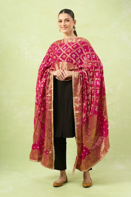 Buy Naintara Bajaj Pink Silk Woven Design Banarasi Bandhej Dupatta Online at Aza Fashions Buy_Naintara Bajaj_Pink Silk Woven Design Banarasi Bandhej Dupatta _Online_at_Aza_Fashions