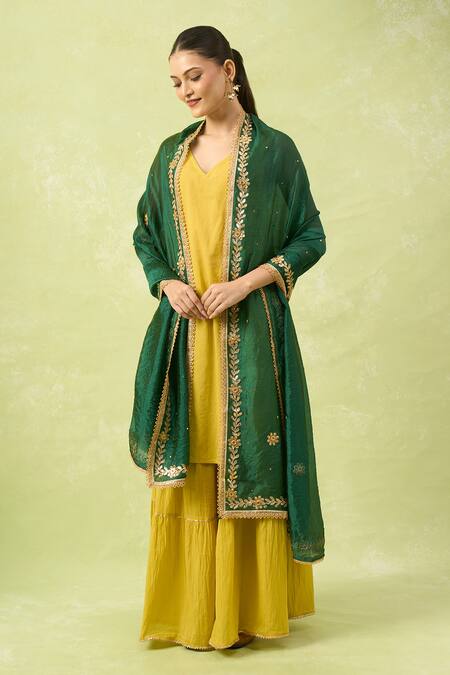Samyukta Singhania_Green Embroidered Dupatta With Beads And Stones_at_Aza_Fashions