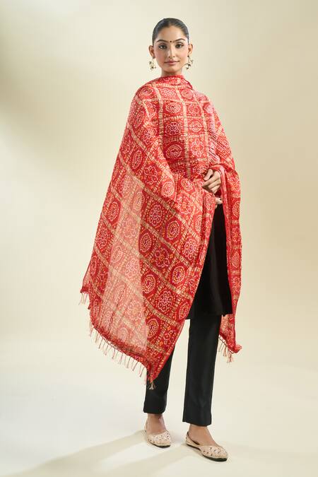 Samyukta Singhania_Red Printed Bandhani Dupatta_at_Aza_Fashions