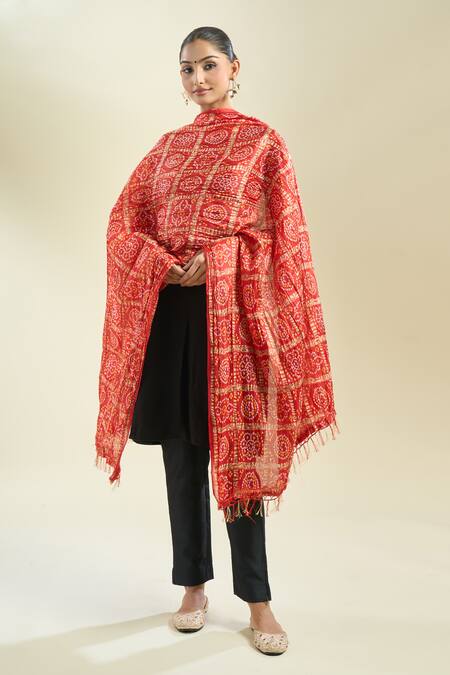 Buy_Samyukta Singhania_Red Printed Bandhani Dupatta