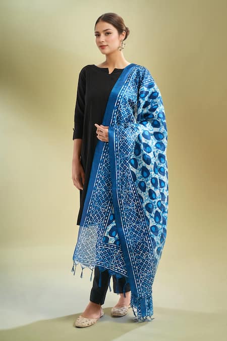 Samyukta Singhania Indigo Printed Dupatta 